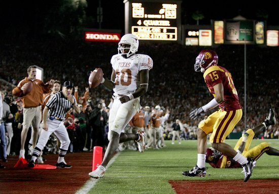 Vince Young scores the national championship