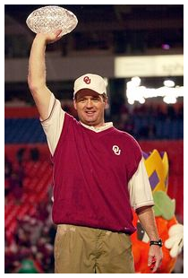 Bob Stoops lifts the national championship trophy for Oklahoma